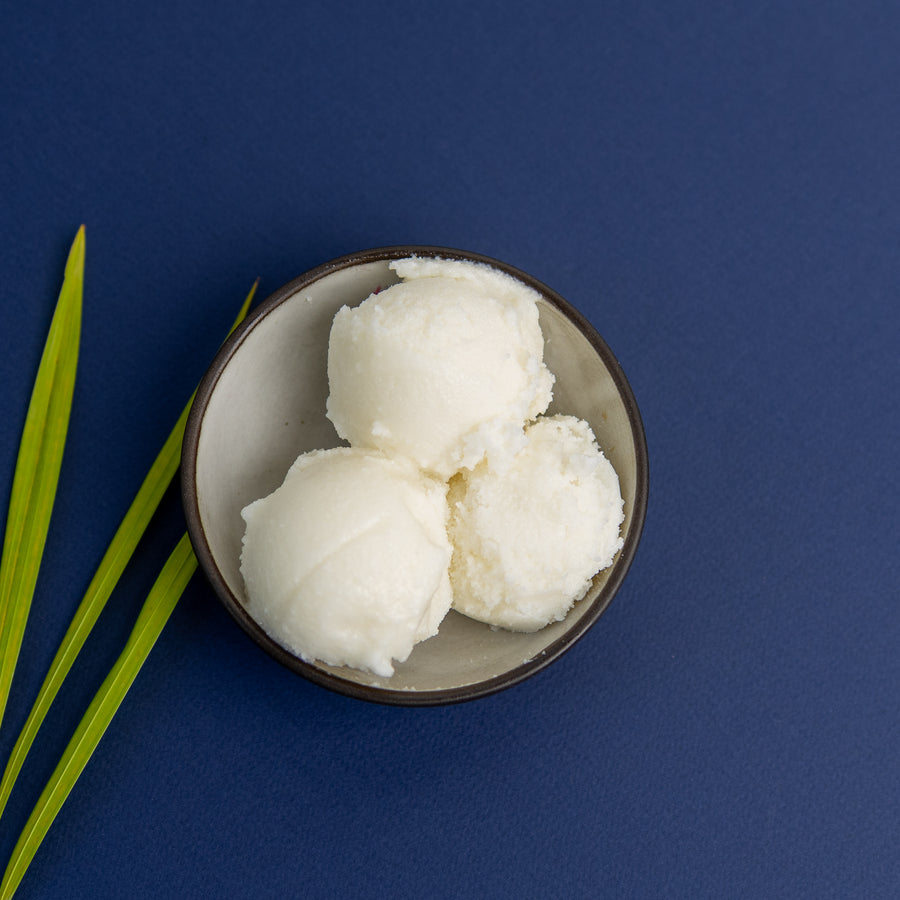 Refined shea butter with a neutral scent and smooth appearance